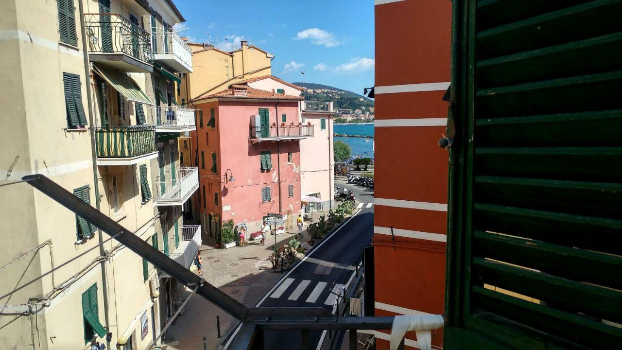 B&B Carmela San Terenzo Eksteriør bilde